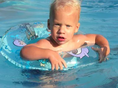 Spiel und Spaß beim Babyschwimmen - OLAF® der elefantastische Nasensauger